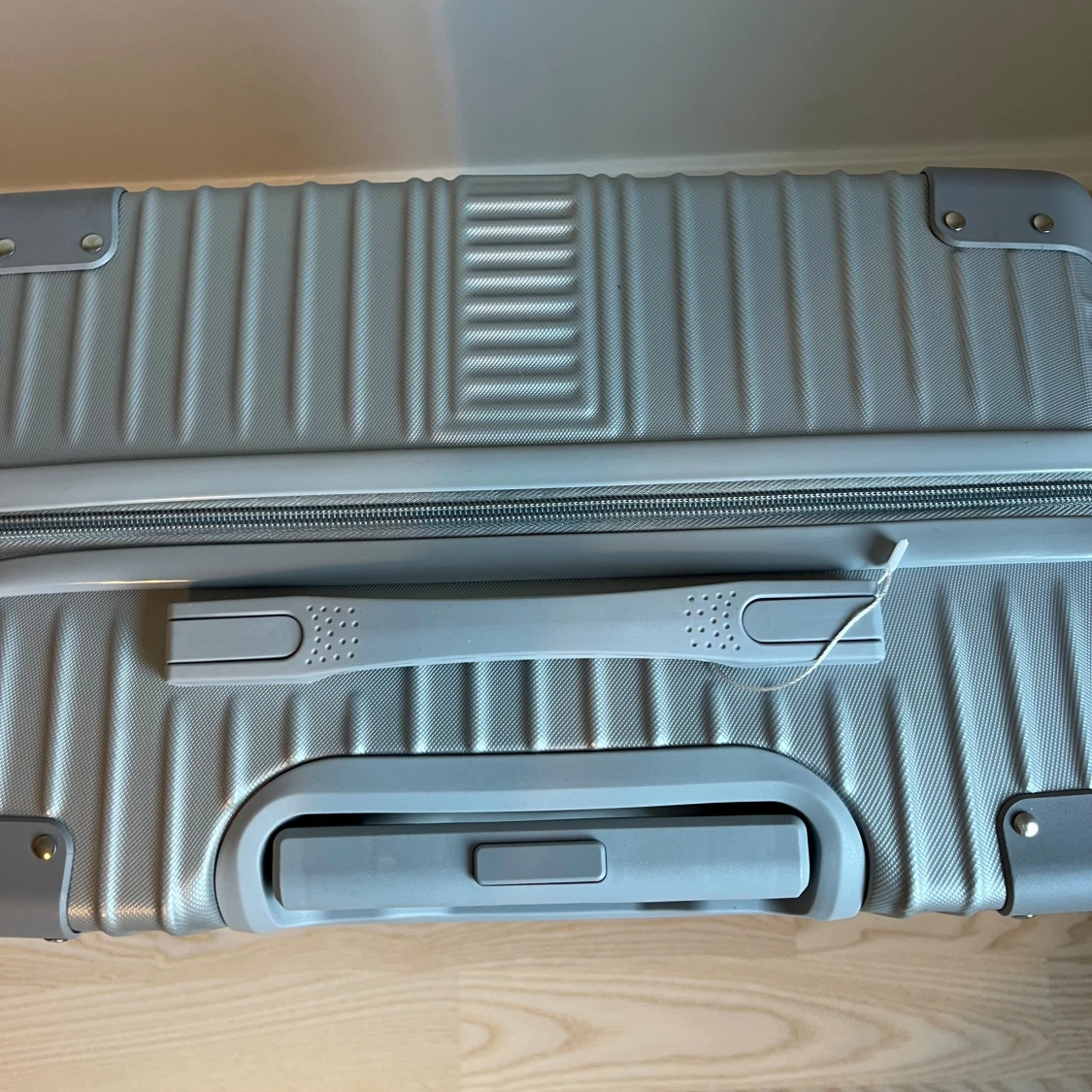 Silver resväska med kodlås - 3