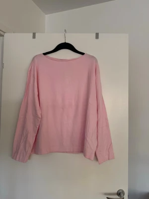 Stickad tröja rosa  - Storlek XL. Aldrig använd. 