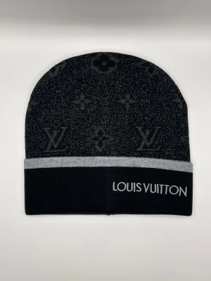 Lv Mössa - Helt ny aldrig använd. Storlek One Size. Snabb frakt.
