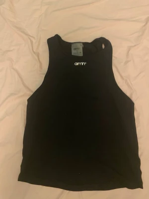 Sportlinne Aimn - Jätteskön och snyggt Sportlinne, knappt använd och har ett skönt och luftigt tyg! Inga tecken på användning💕