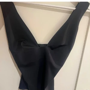 Svart body - Svart body från Zara som endast är testad🖤