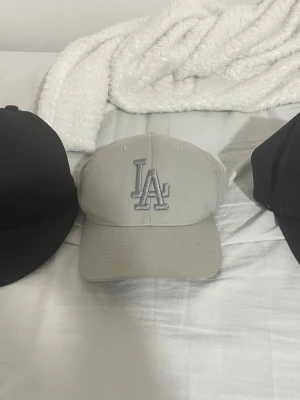 Tre keps - Här kommer tre olika keps för endast 270kr.Storlek finns i bilderna. Fast pris