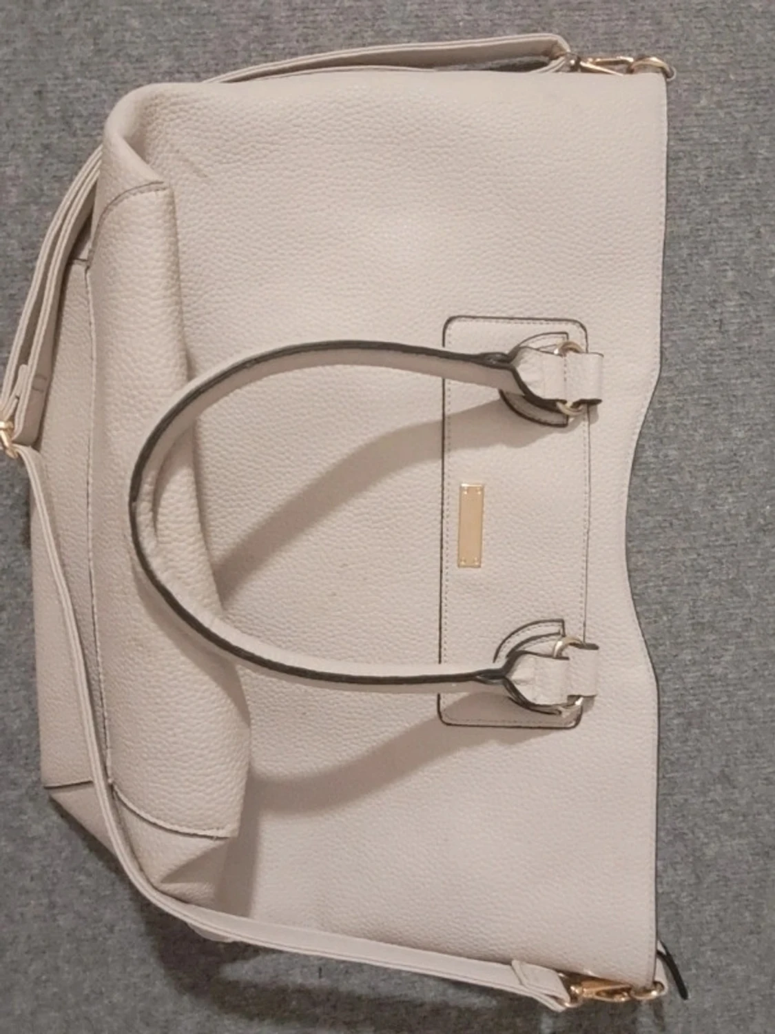 Ljusrosa/lila handväska med gulddetaljer