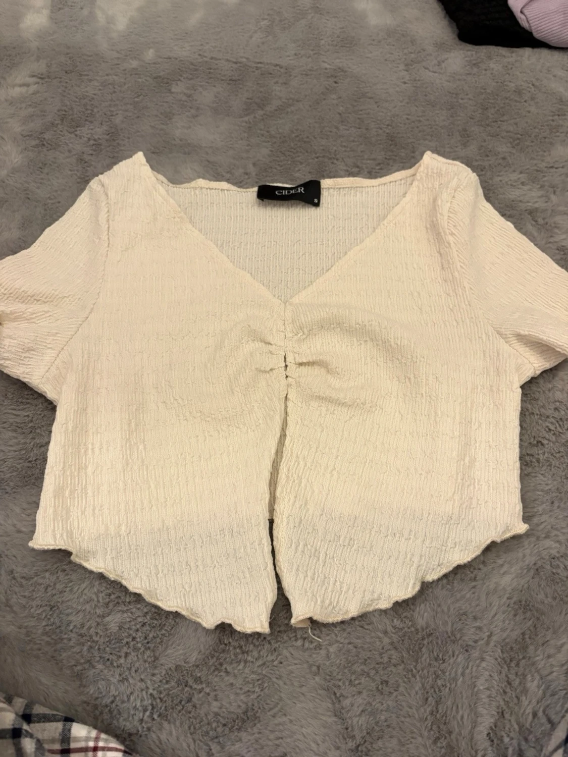 Krämvit croppad topp från Cider