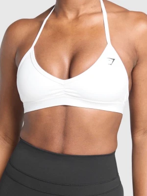 Gym Bh gymshark  - Gym-BH med lätt support – Gymshark  Stilren och bekväm gym-BH från Gymshark i vit. Designad med light support, perfekt för lågintensiv träning som yoga, pilates eller promenader. Mjuk och följsam passform som sitter skönt hela passet. ✨ Storlek: S ✨ Support: Light support ✨ Färg: vit ✨ Märke: Gymshark En tidlös träningsfavorit som är enkel att matcha med resten av din träningsgarderob. Avtagbingsbara band