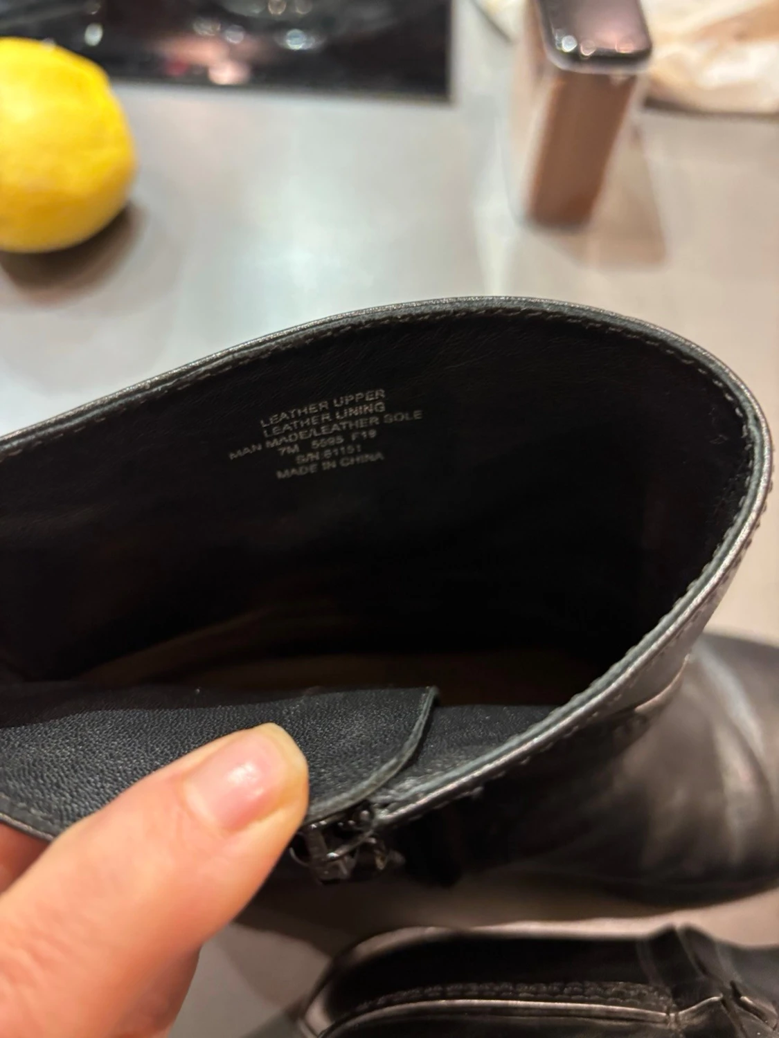 Svarta boots i skinn med dragkedja