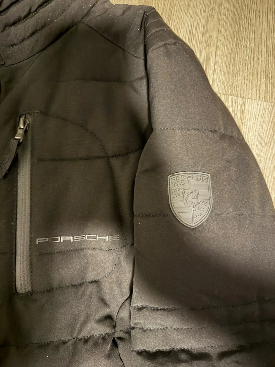 Svart pufferjacka från Porsche - 2