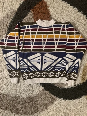 Sweatshirt Bracci - Säljer en unik tröja från ett italienskt märke Bracci i storlek M (funkar som storlek S också).  kondition: 8,5/10  Fraktar samma dag eller dagen efter✅  swag rap streetwear baggy vintage skate hiphop y2k affliction archive underground avant garde japan style OG 2000s flared washed affliction jeans drip oldmoney denim