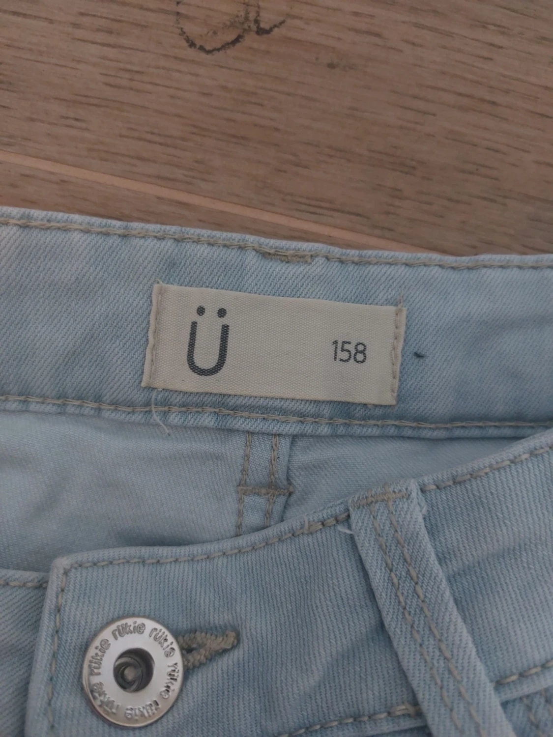 Ljusblå jeansshorts från Ü - 2