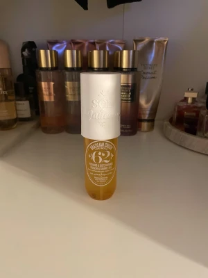 Brazilian Crush Cheirosa 62 Mist - Populär body mist från Sol de Janeiro med doft av pistage och saltad karamell. Perfekt för både kropp och hår. 🙏