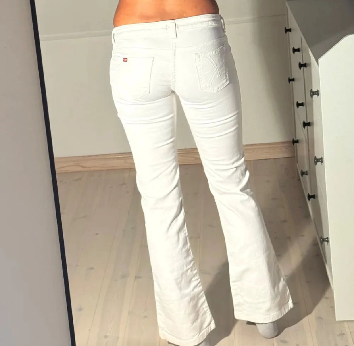 Vita bootcut jeans från Levis, stl 26/32 - 2
