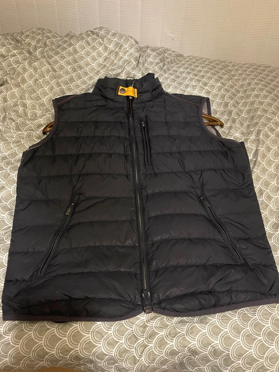 Svart dunväst från Parajumpers M