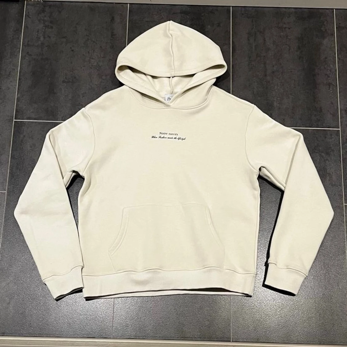 Notre Succès St.Moritz crémefärgad hoodie - 4