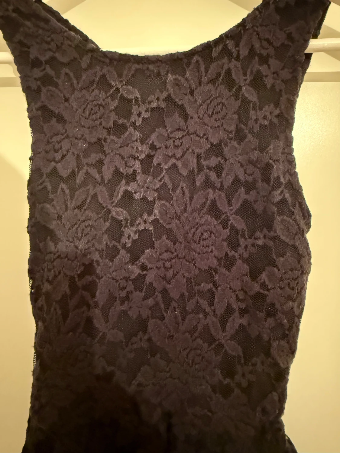 Svart spetsblus med öppen rygg XS - 1
