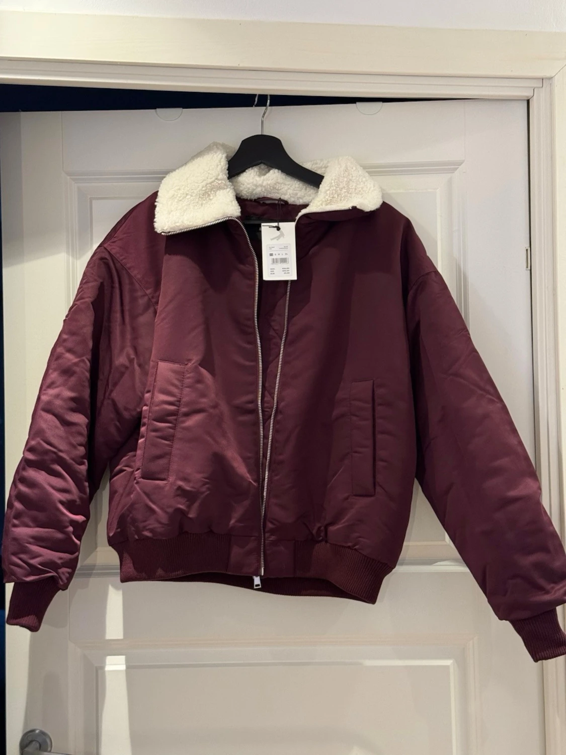 Vinröd bomberjacka med teddykrage - 1