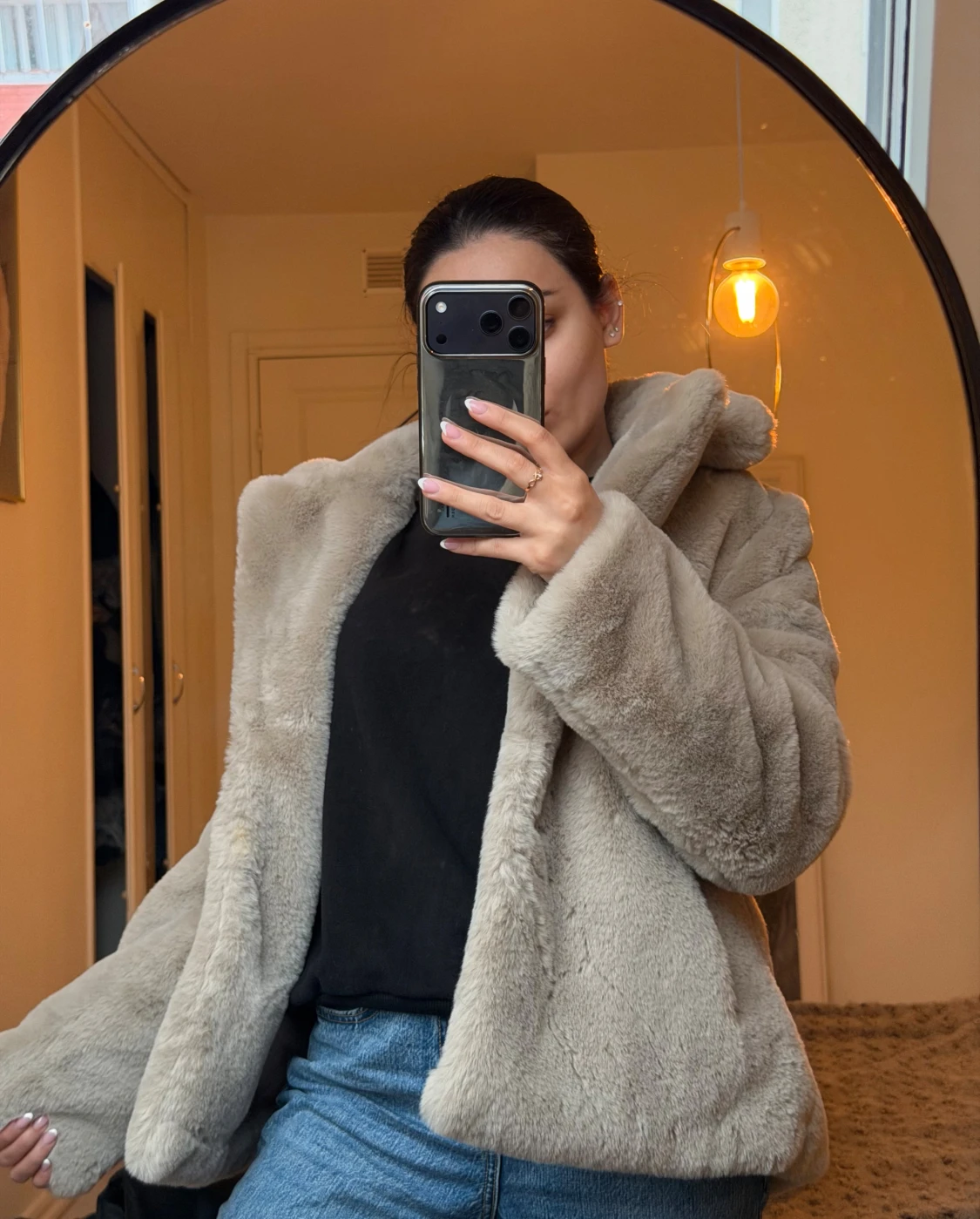 Beige pälsjacka från NA-KD - 1