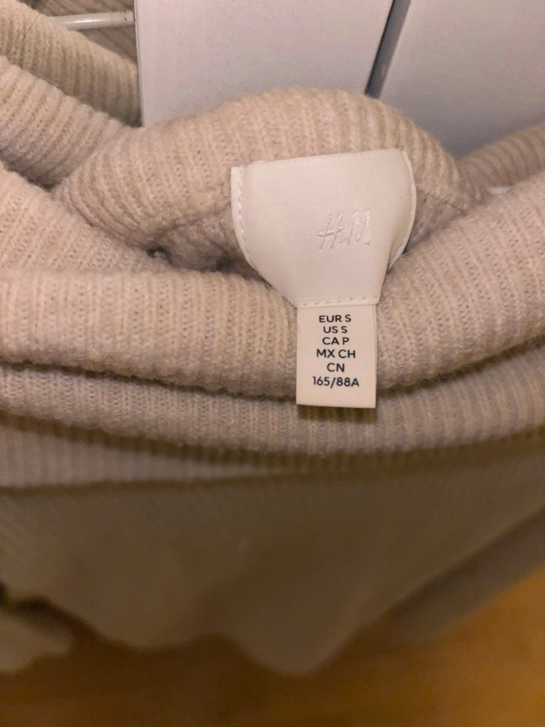 Beige offshoulder stickad tröja H&M - 1