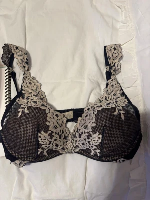 Intimisimi bh - En mörkblå intimismi bh som inte kommer till användning längre pris kan diskuteras 