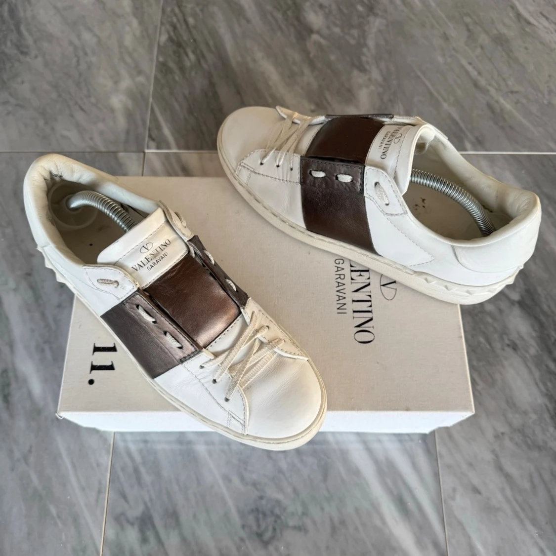 Valentino Open skor