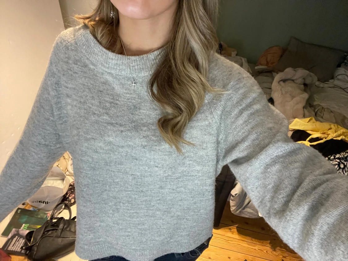 Grå stickad tröja från Vero Moda