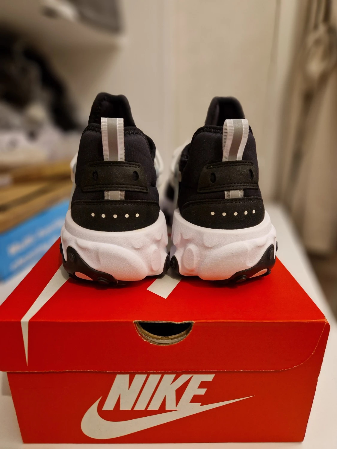 Oanvända Nike Presto React EU44  - 3