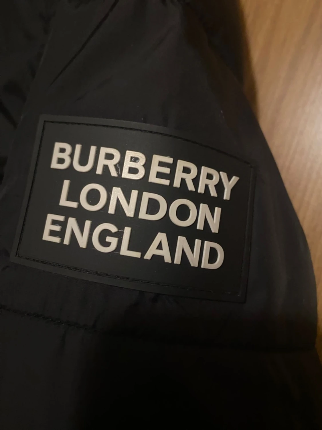 Svart pufferjacka från Burberry - 1