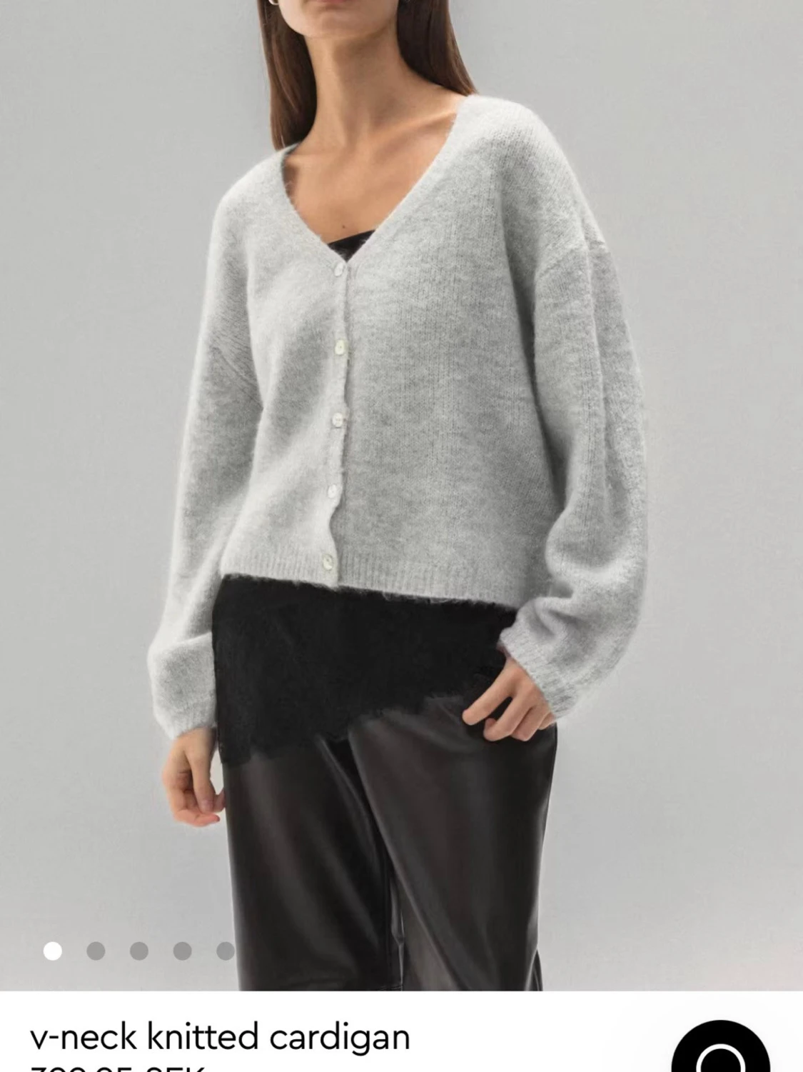 Grå stickad kofta med v-ringning - 1