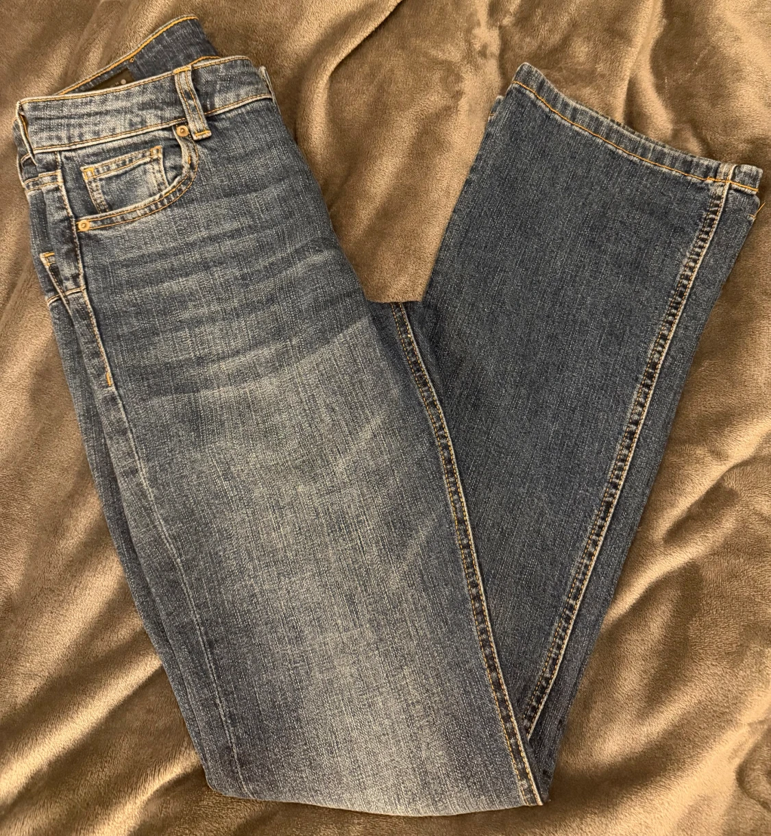 Blåa bootcut jeans Zara