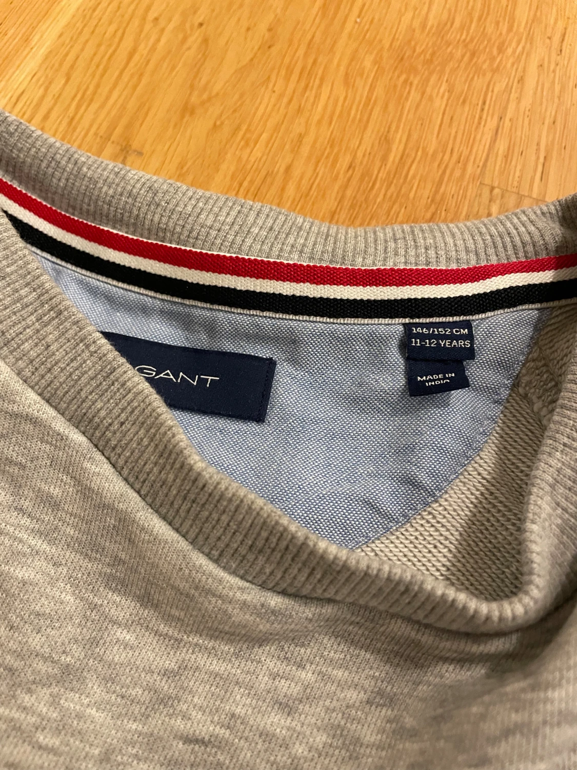 Grå sweatshirt från GANT - 3