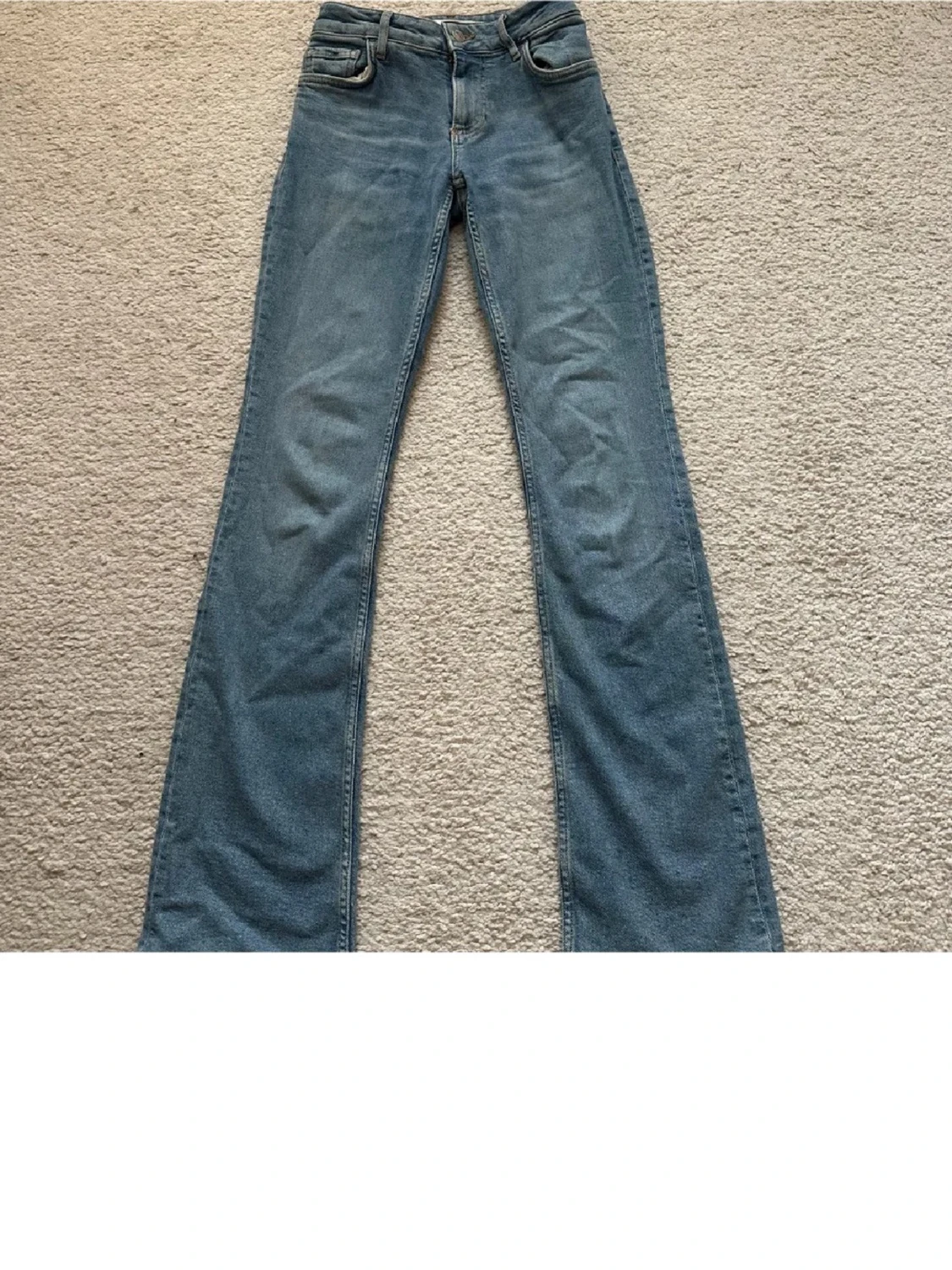 Blå bootcut jeans från MNG - 1