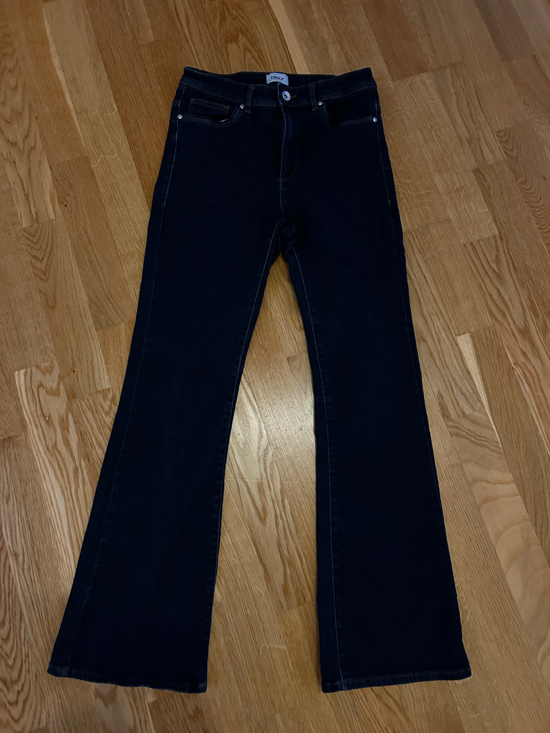 Bootcut jeans i mörkblå från ONLY - 2