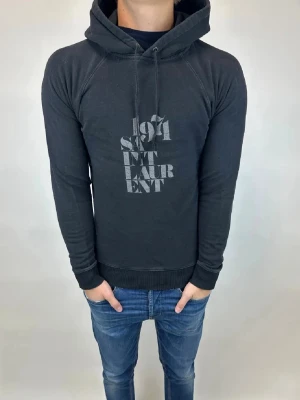 Saint Laurent Hoodie  - Hej! Säljer nu denna väldigt snygga och sällsynta Helmut Lang Hoodie! Storlek M,  Sällsynt model som inte längre säljs i butik! Perfekt hoodie nu tilll vintern