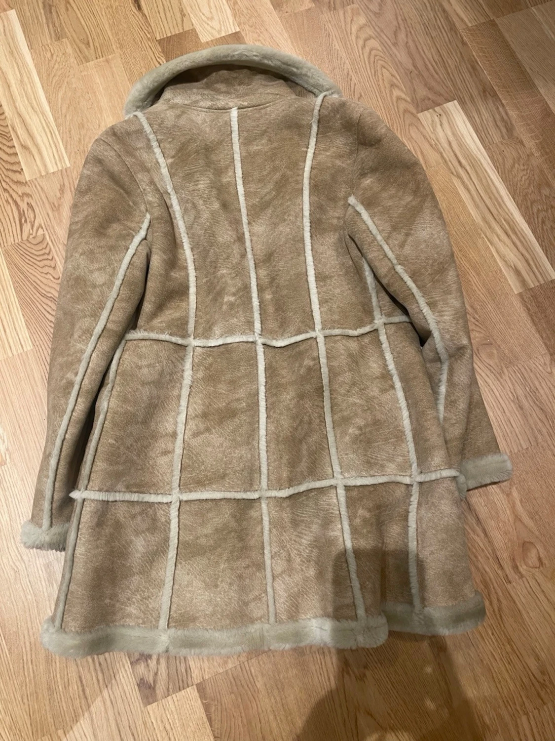 Beige faux pälsjacka från Miss Bissi stl 36 - 1