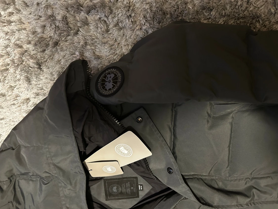 Svart pufferjacka från Canada Goose - 2