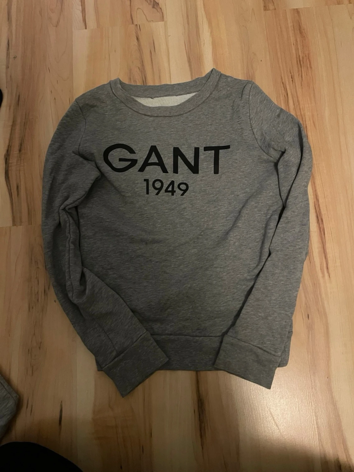 Grå sweatshirt från GANT