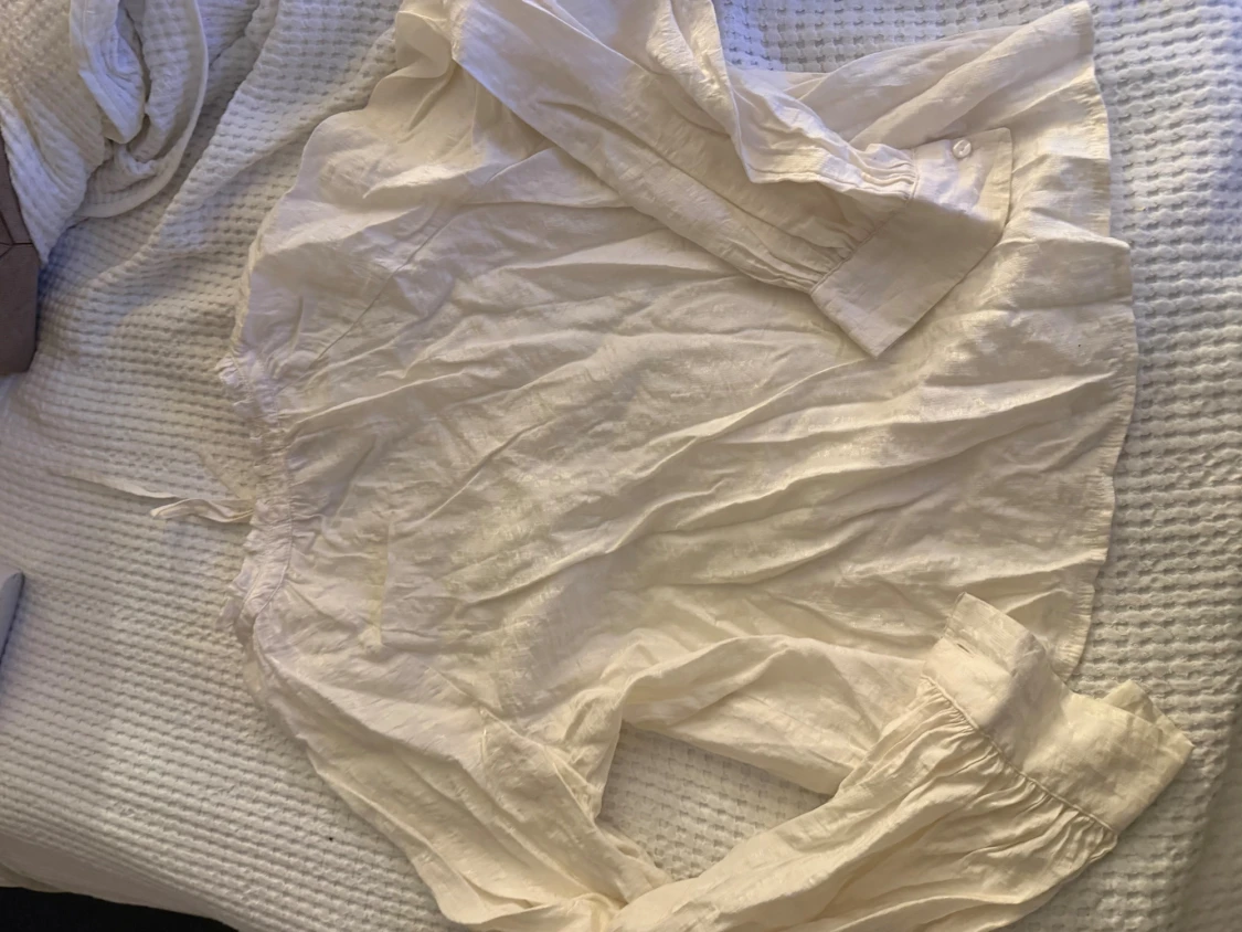 Vit henleyblus med snörning från JDY - 1