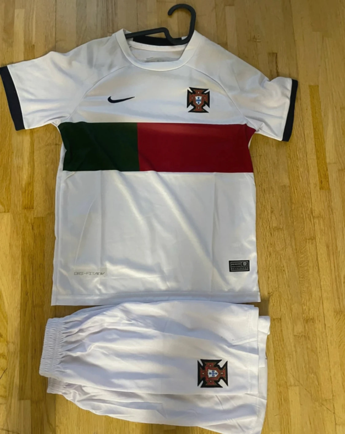 Portugal Nike fotbollströja och shorts