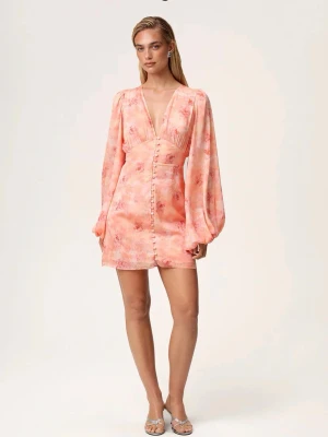 Adooreklänning Kort INTRESSEKOLL - Superfin kortklänning i ljus orange och rosa toner med blommigt mönster. Använd en gång,  INTRESSEKOLL!! Säljer endast för bra pris, storlek 42 = passar mig som är en Medium!!