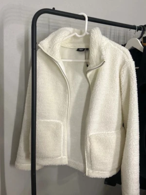 Vit teddyjacka  - Använd en gång💕