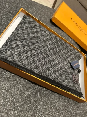 Riktigt skön halsduk - Riktigt stilren och snygg halsduk 