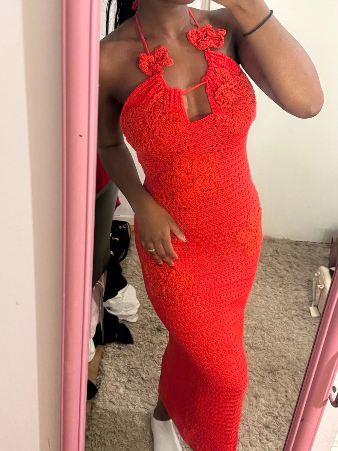 Röd virkad långklänning med blommor