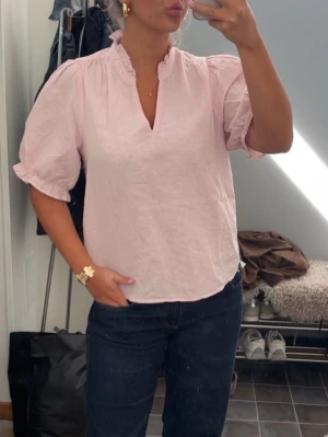 Rosa blus  - Så fin rosa blus från neo noir!