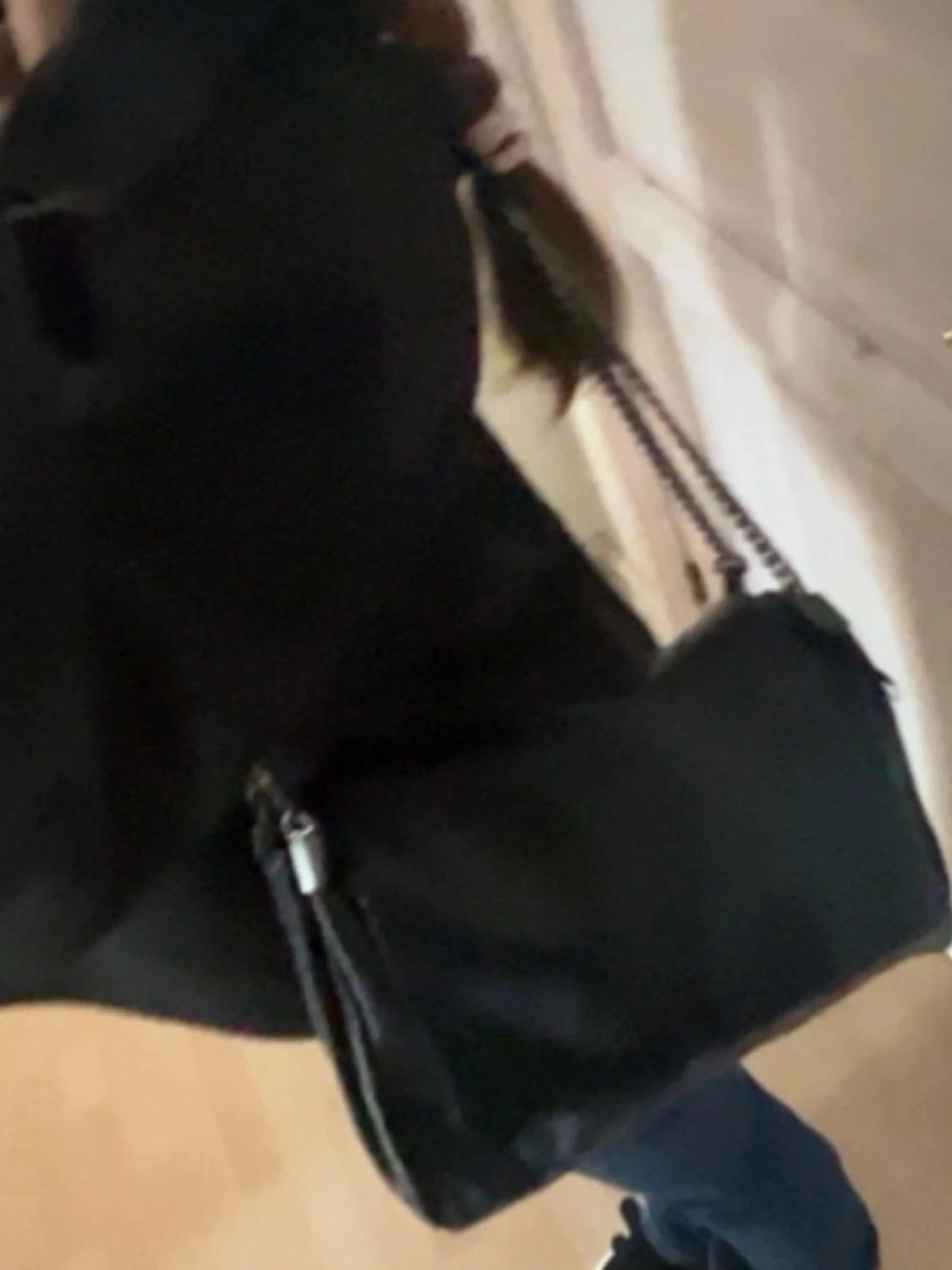 Svart axelväska med kedja - 4