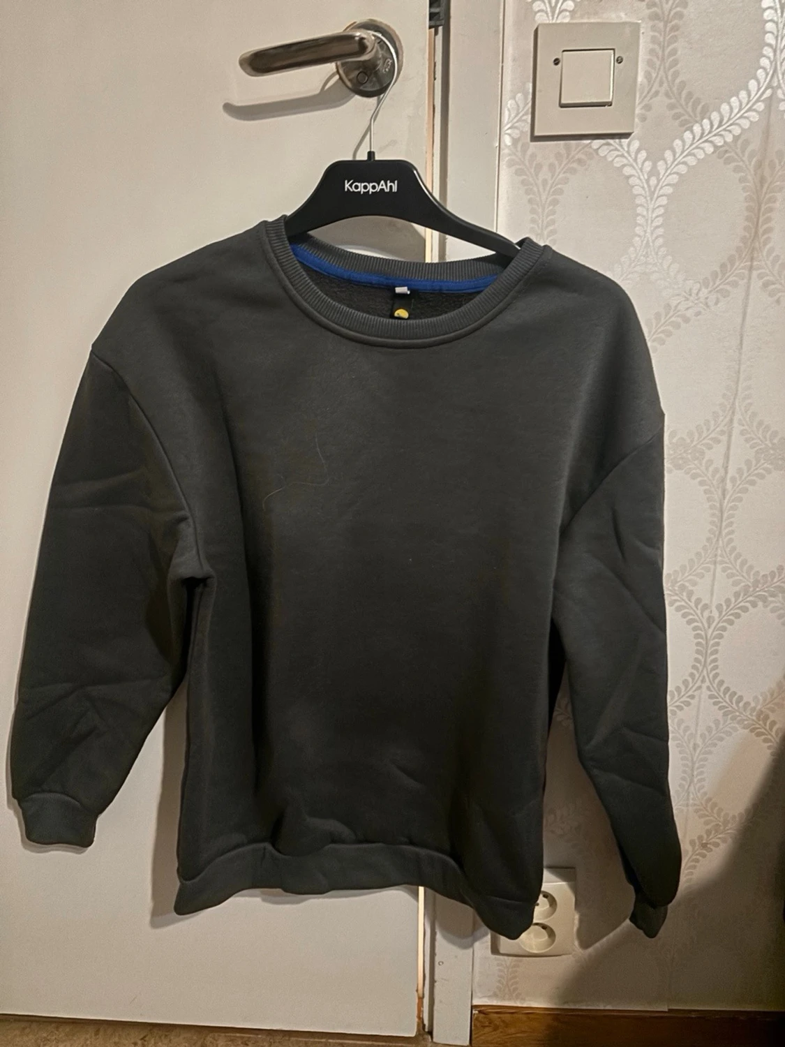 Mörkgrå sweatshirt