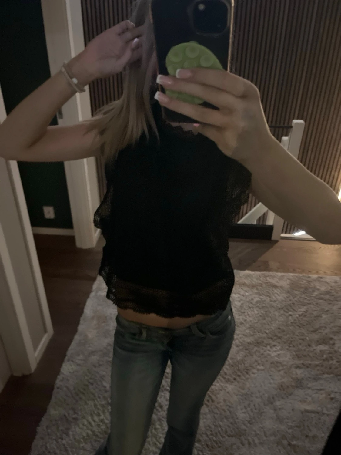 Svart spetsig ärmlös topp