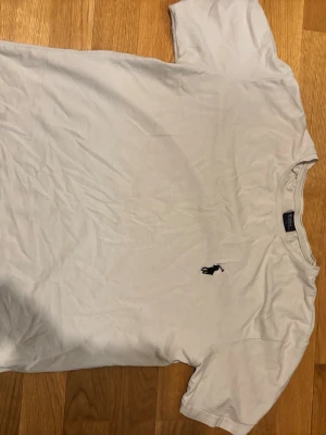 Vit t-shirt från Ralph Lauren - Size s 160cm