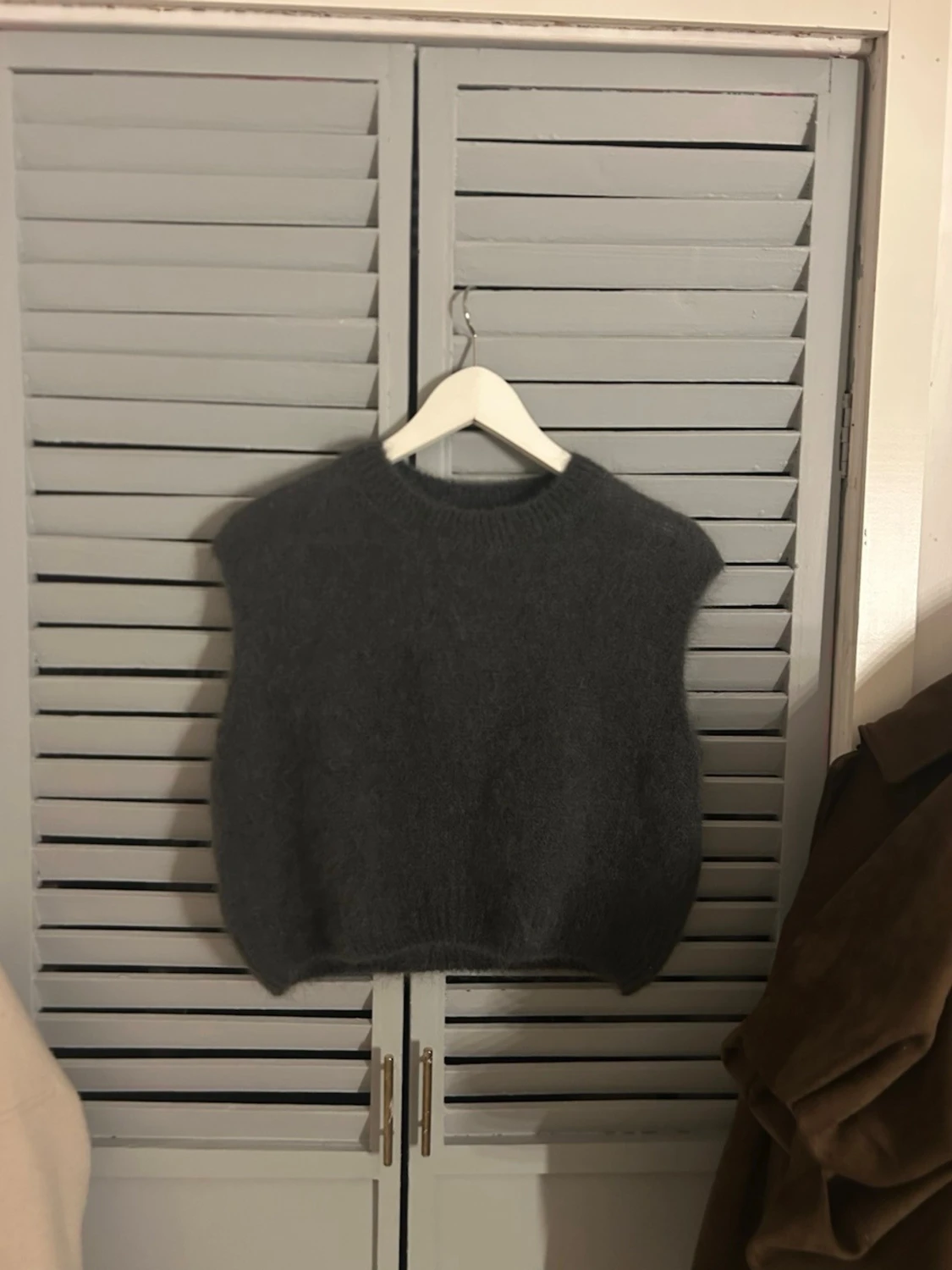 Mörkgrå croppad stickad topp - 2