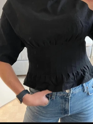 Topp från Ginatricot - Knappt aldrig använd från Ginatricot. Storlek M men passar S