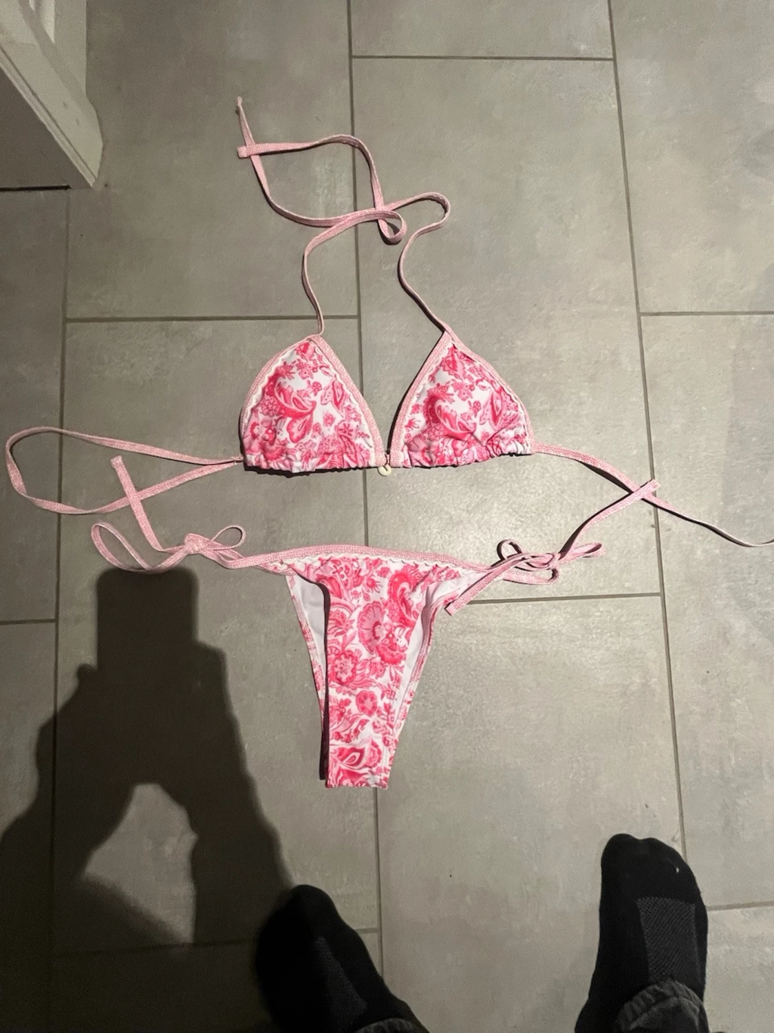 Rosa och vit mönstrad bikini