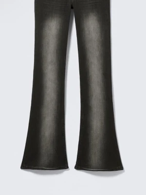 Coola bootcut jeans från weekday 🤞🏼🤞🏼 - Säljer mina weekday jeans som är storlek 36/32, fint skick! Kom privat för fler bilder 💕